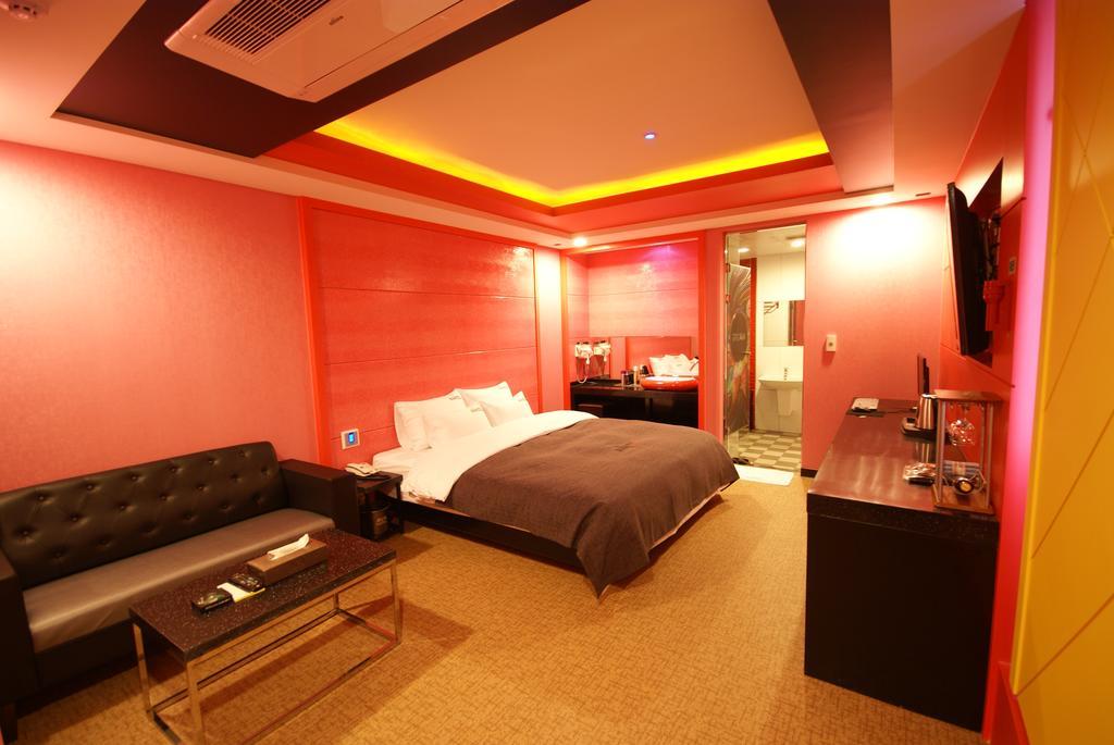 Ava Hotel Changwon Exterior foto