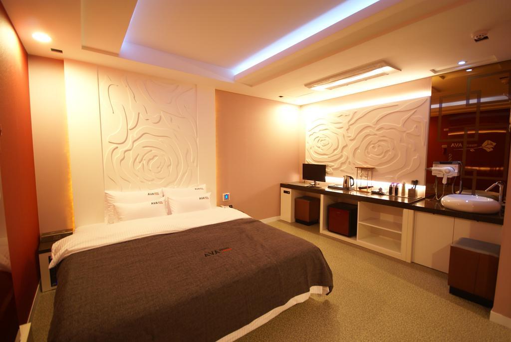 Ava Hotel Changwon Exterior foto