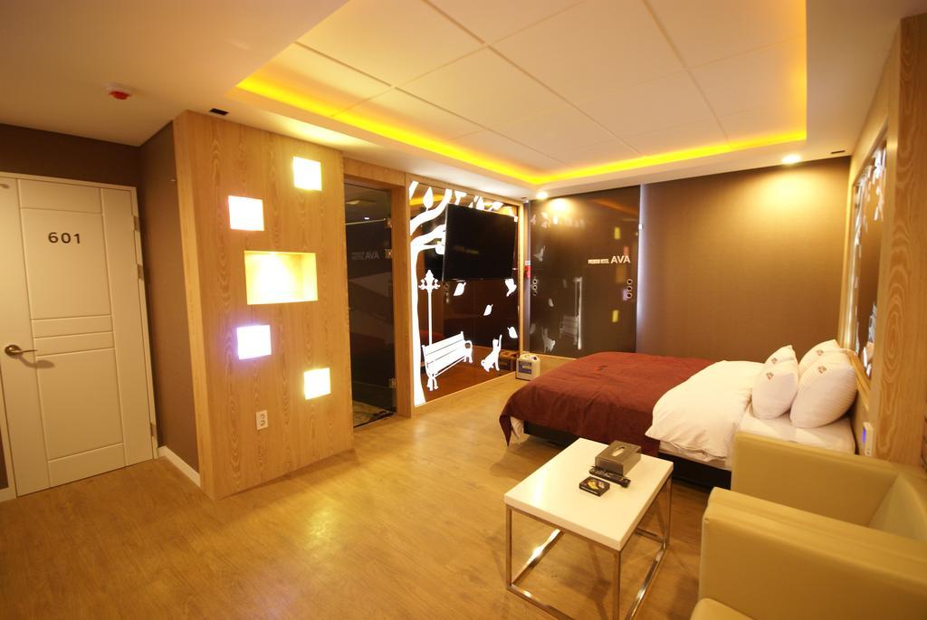 Ava Hotel Changwon Exterior foto