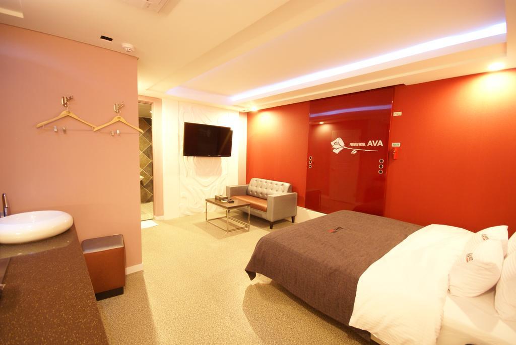 Ava Hotel Changwon Exterior foto