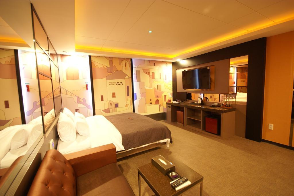 Ava Hotel Changwon Exterior foto